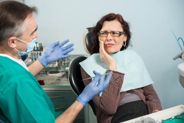How An Emergency Dentist Can Save Your Tooth